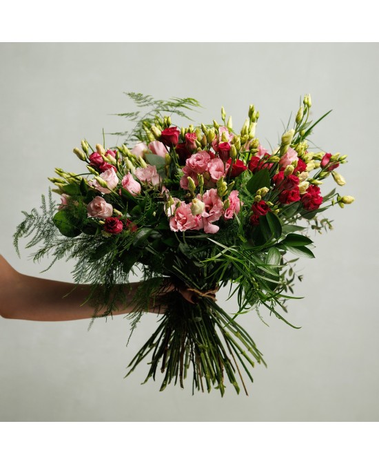 Ramo de lisianthus con verdes de temporada - M