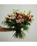 Ramo de lisianthus con verdes de temporada - M