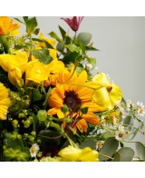 Ramo de girasoles con flores silvestres de temporada - M