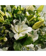 Ramo de lilium oriental con flores silvestres de temporada - M
